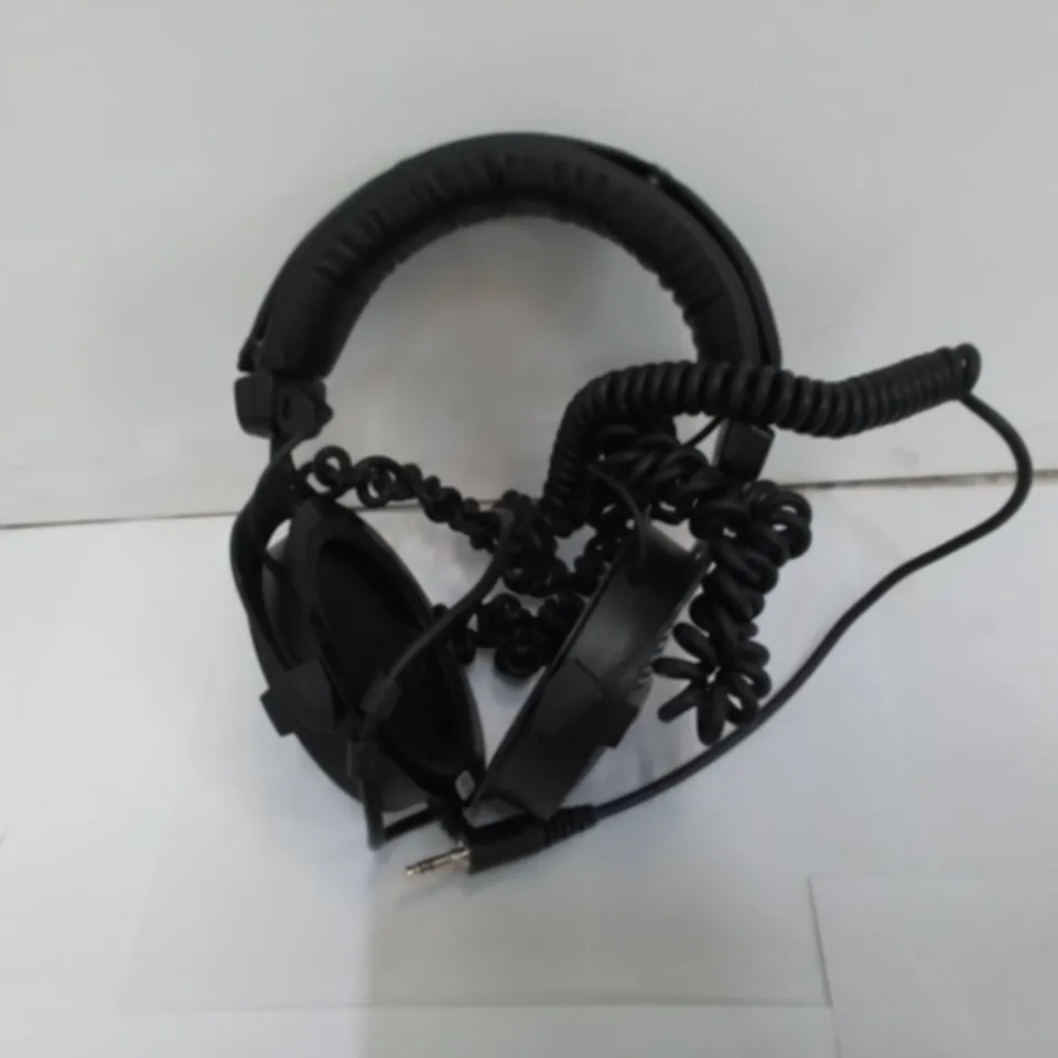 BEYERDYNAMIC DT 990 PRO HEADPHONES