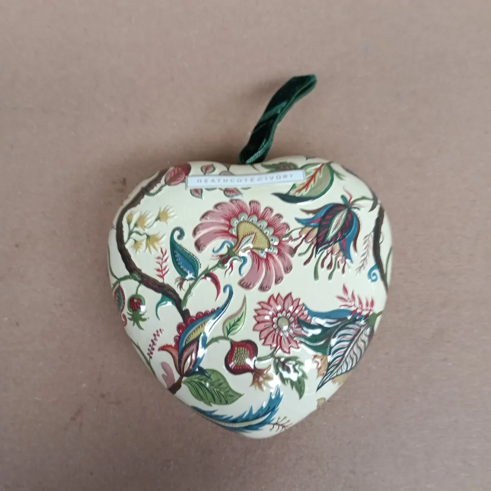 TOTE OF APPROXIMATELY 10 ASSORTED ITEMS INCLUDING HEATHCOTE & IVORY HEART SHAPED BOX, A SLAZENGER GOLF BALL AND EVER BUILD ALL PURPOSE READY MIXED FILLER