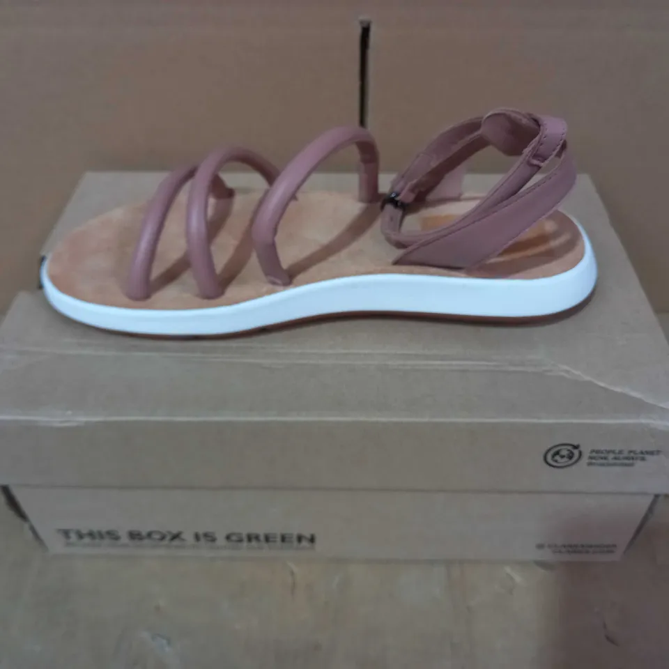 BOXED PAIR OF CLARKS SANDALS IN ROSE COLOUR UK SIZE 7