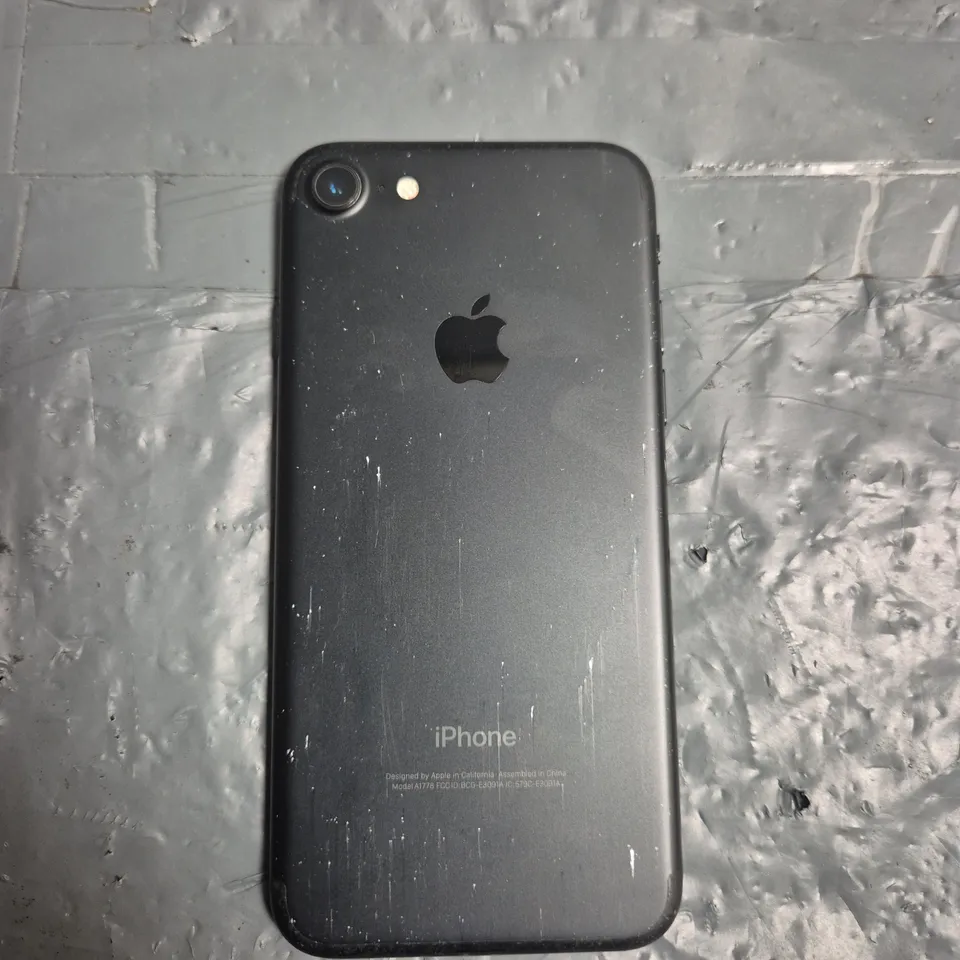 APPLE IPHONE 7 - MODEL MN9N2LL/A