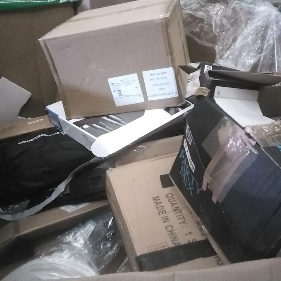 PALLET OF ASSORTED ITEMS INCLUDING ACEKOOL MULTIFUNCTIONAL STAND MIXER, FACELLE STAND MIXER, HEATED BLANKET, MOOLAN STEAM MOP, VINYL PLAYER 