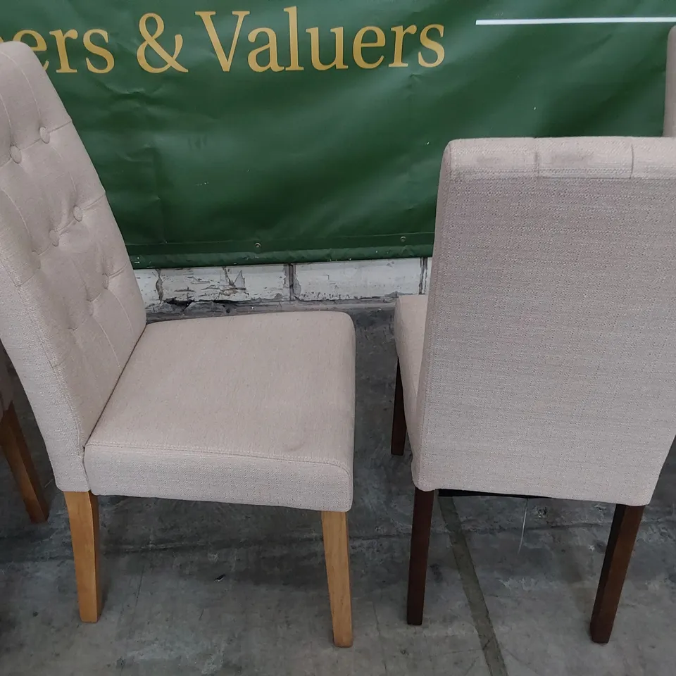 FOUR UPHOLSTERED BUTTONED BACK DINING CHAIRS ( LEGS 2×NATURAL & 2 DARK WOOD)