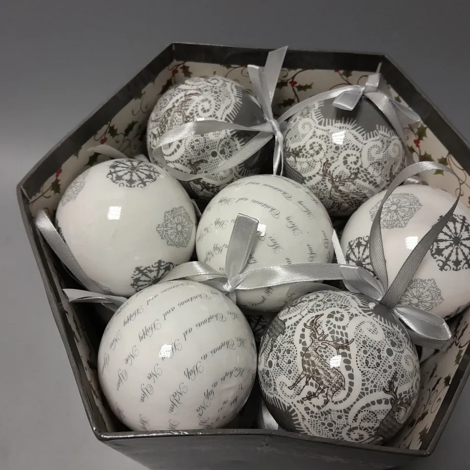 FESTIVE GREY DECOUPAGE BAUBLES RRP £19.99