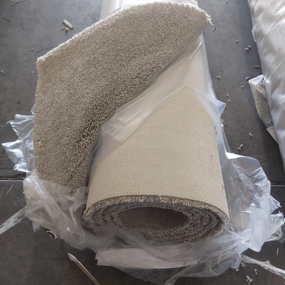 ROLL OF QUALITY EC HEARTLAND ULTRA BROADHEATH CARPET // APPROX SIZE: 4 X 3.15m