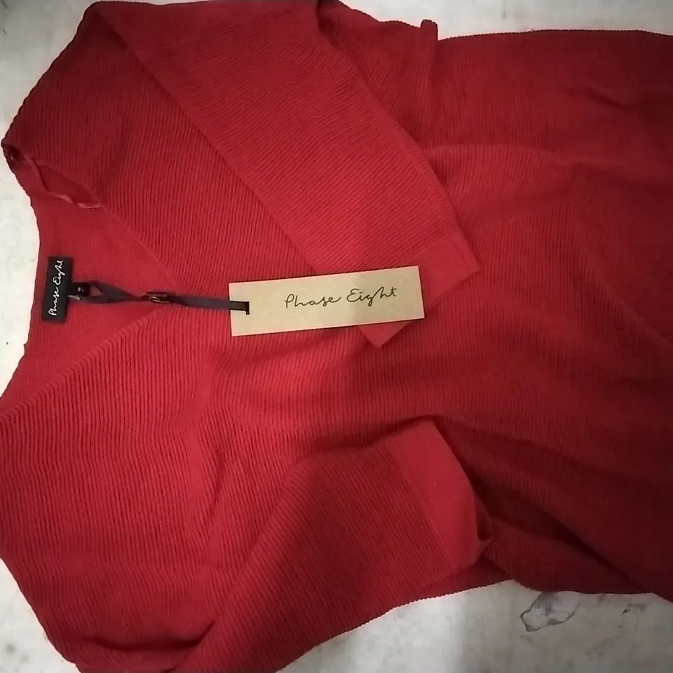 BOX CONTAINING 5 RED JUMPERS SIZE 8 AND 20 PCS KHAKI LEGGINGS SIZE XS 