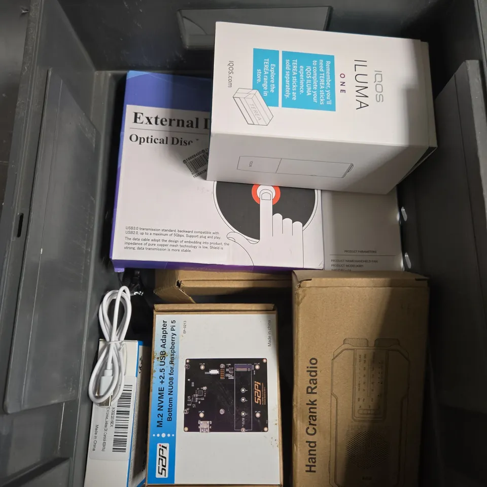 APPROXIMATELY 8 ASSORTED ELECTRICAL PRODUCTS TO INCLUDE HANDHELD FAN, RF WIRELESS SWITCH, EXTERNAL DVD DRIVE ETC 