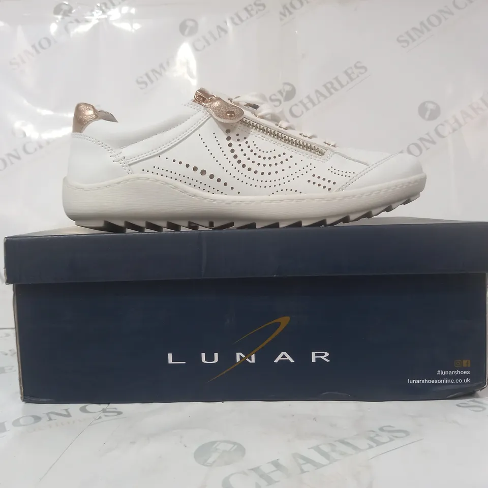 BOXED PAIR OF LUNAR MARCIA SHOES IN WHITE/METALLIC ROSE GOLD EU SIZE 38