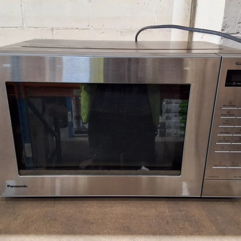 UNBOXED PANASONIC MICROWAVE OVEN NN-ST68OS WITH INVERTER 1000W