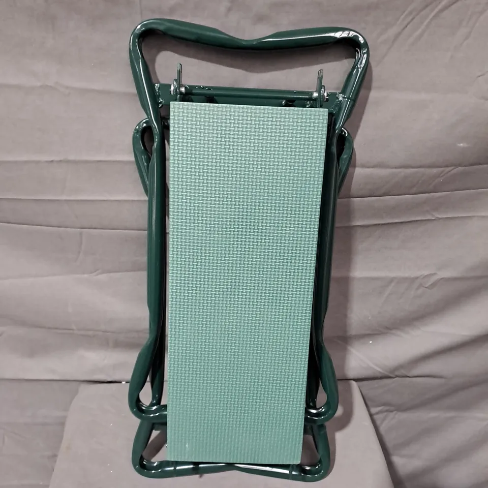 BOXED UNIBOS GARDEN KNEELER 