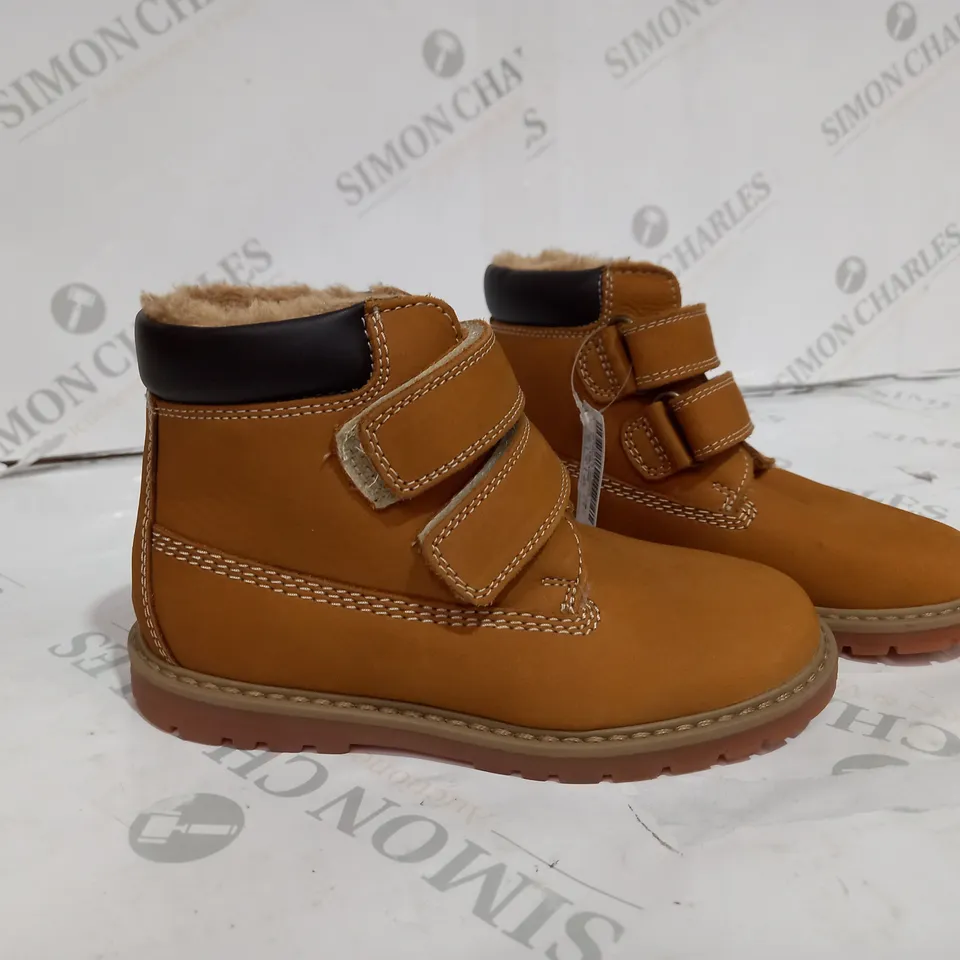 NEXT LIGHT BROWN BOOTS WITH FUR - UK 10 KIDS 