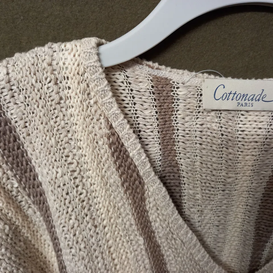 LOT OF 19 BRAND NEW V-NECK JUMPERS IN NATURAL STRIPE - VARIOUS SIZES