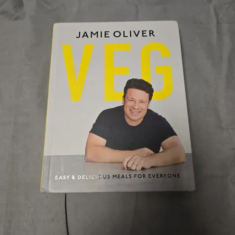 JAMIE OLIVER VEG – EASY & DELICIOUS MEALS FOR EVERYONE (COOKBOOK)