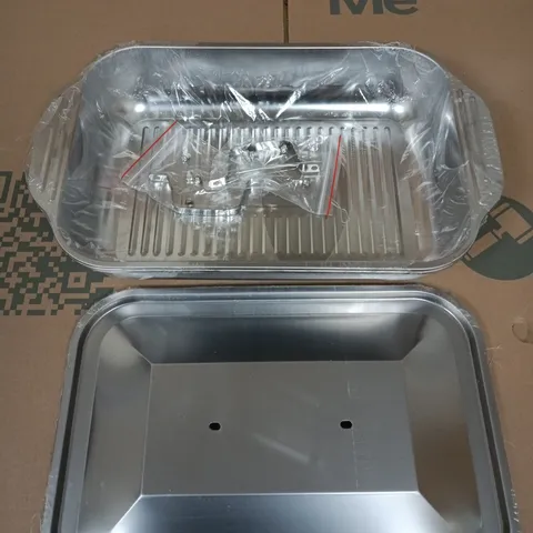 PAIR OF STAINLESS STEEL ROASTING TRAYS WITH LIDS