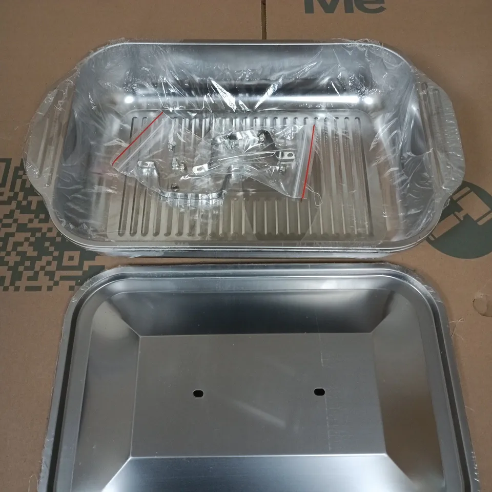 PAIR OF STAINLESS STEEL ROASTING TRAYS WITH LIDS