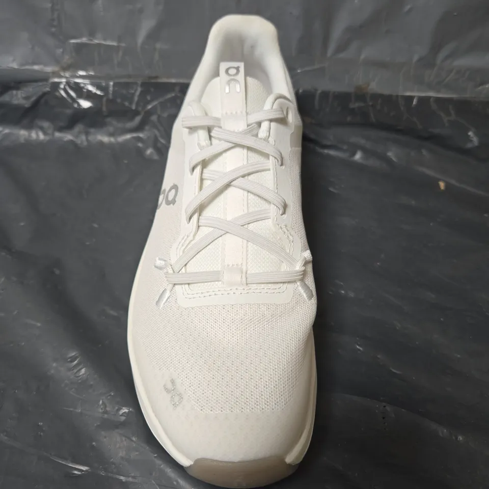 UNBOXED PAIR OF ON CLOUDLEAP TRAINERS IN WHITE - UK Y5