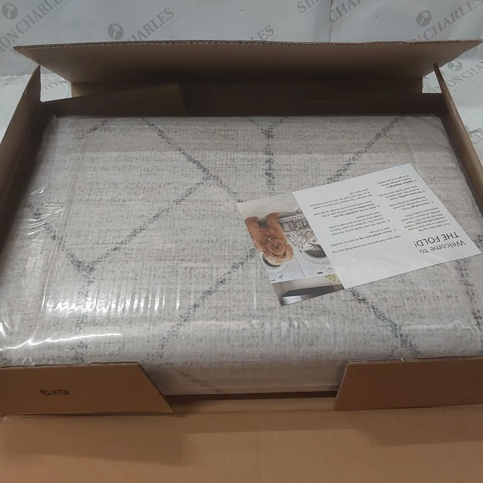 BOXED BLATT MACHINE WOMEN / POWER LOOMED LIGHT GREY RUG
