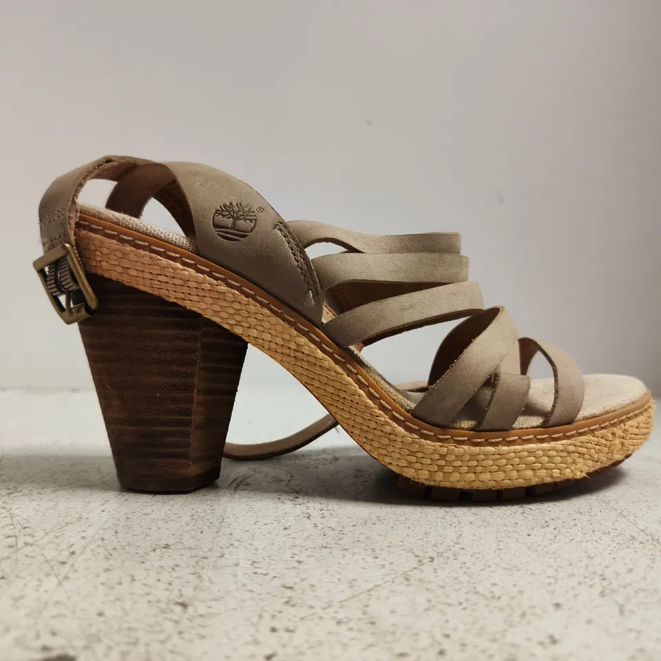 BOXED PAIR OF TIMBERLAND OPEN TOE BLOCK HEEL STRAPPY SANDALS IN BEIGE SIZE UK 6