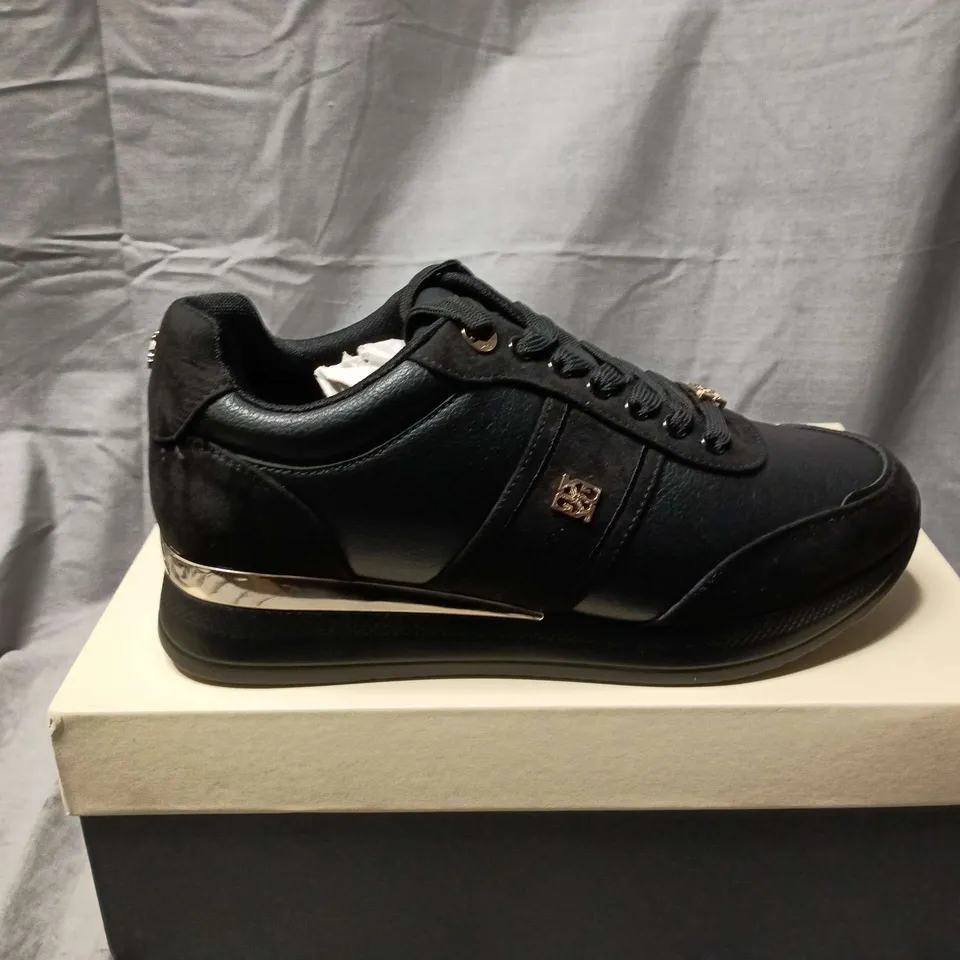 BOXED PAIR OF KURT GEIGER LIEN LACE UP SHOES IN BLACK - SIZE 39