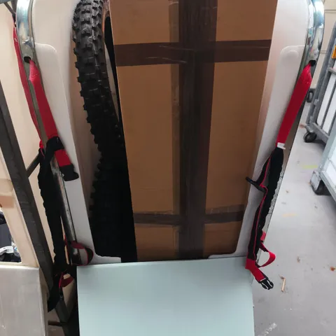  CAGE OF ASSORTED AUTO ITEMS TO INCLUDE; TOYOTA YARIS DOOR WINDOW, SET OF 2 KENDA TYRES