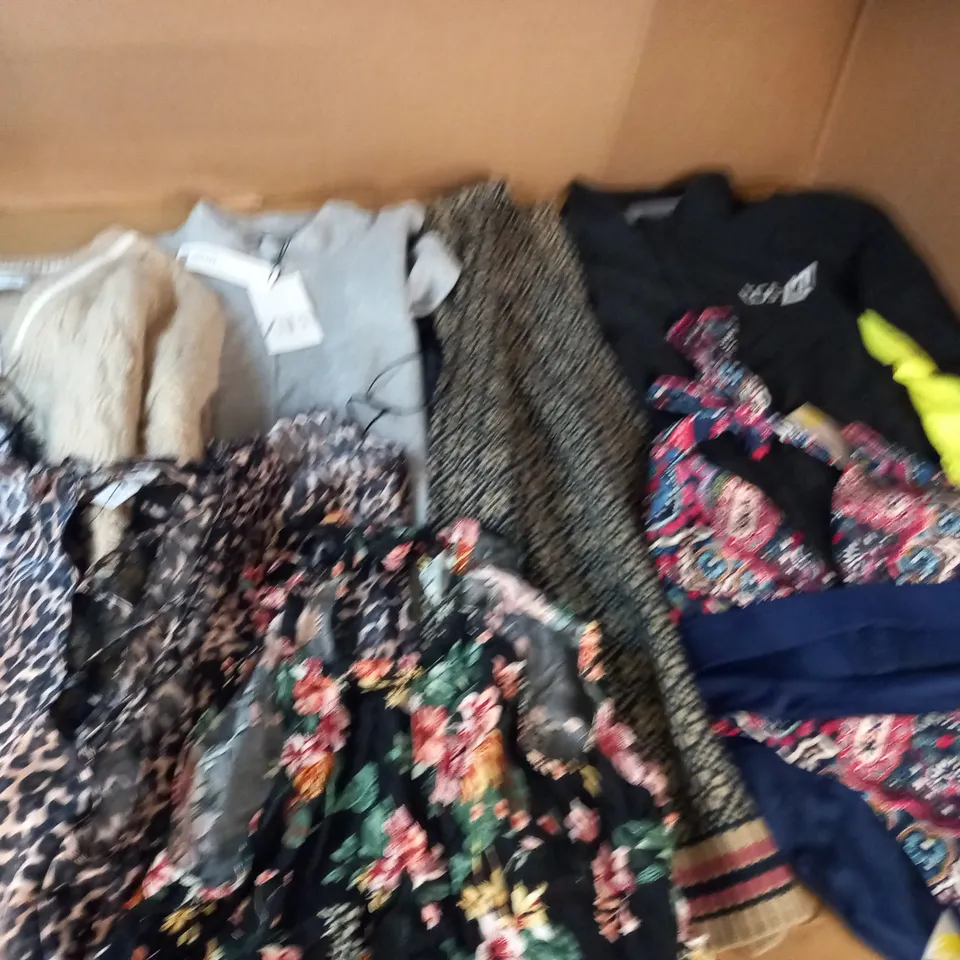 LARGE QUANTITY OF ASSORTED CLOTHING ITEMS TO INCLUDE ANN SUMMERS, ZARA AND BODEN
