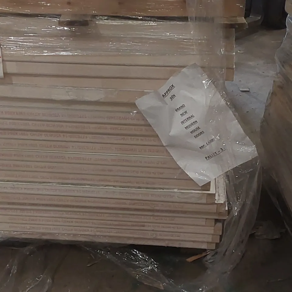 PALLET CONTAINING A VERY LARGE QUANTITY OF ASSORTED DOORS