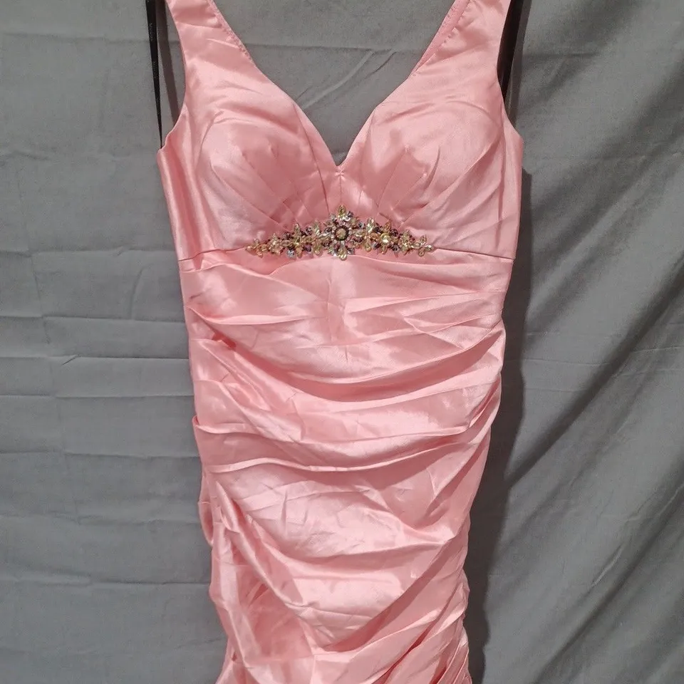 MASCARA POUR LA FEMME RUCHED SEQUIN DETAIL DRESS IN PINK - SIZE 12/40
