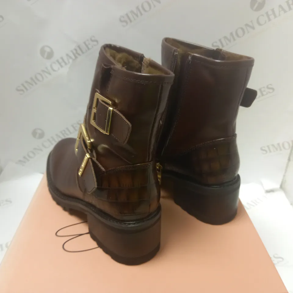 BOXED CORNELIA BROWN LEATHER BOOTS - SIZE 6