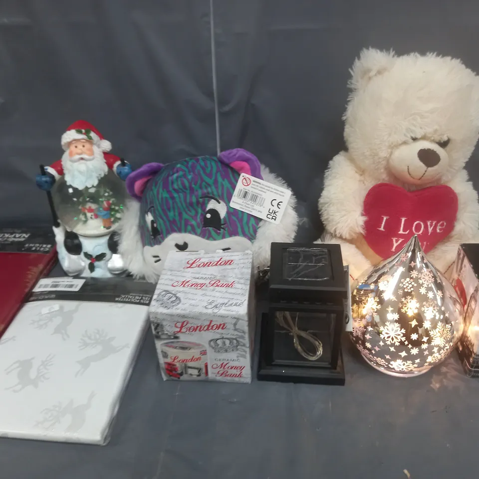 BOX OF ASSORTED ITEMS TO INCLUDE TEDDIES, LIGHTS AND SNOW GLOBE