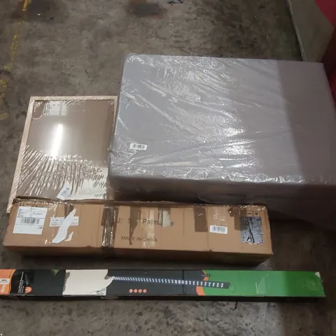 PALLET OF ASSORTED ITEMS INCLUDING: FOLDING MATTRESS, ARTIFICIAL PALM TREE, AQUARIUM LIGHT, PICTURE FRAME ECT