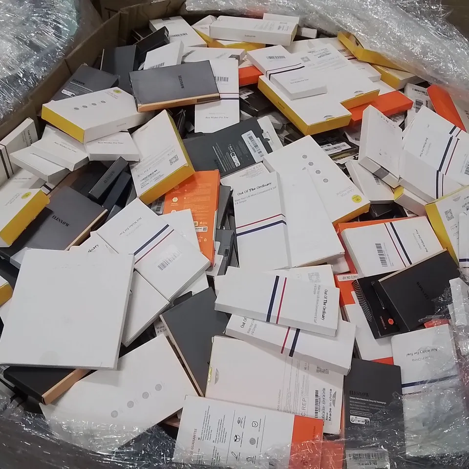 PALLET CONTAINING VERY LARGE AMOUNT OF BRAND NEW PHONE CASES [MODELS AND MAKES VARY]