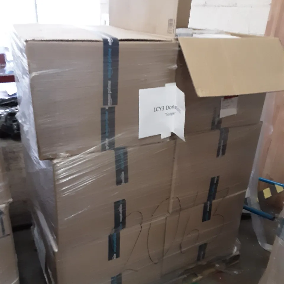 PALLET OF ASSORTED PRODUCTS INCLUDING GAIA TOP PERSONAL HEATER, BUGUCAT LUNCHBOX, DEAD SNOW DVD, FIELD GUIDE TO THE WILDLIFE OF BRITAIN AND EUROPE 