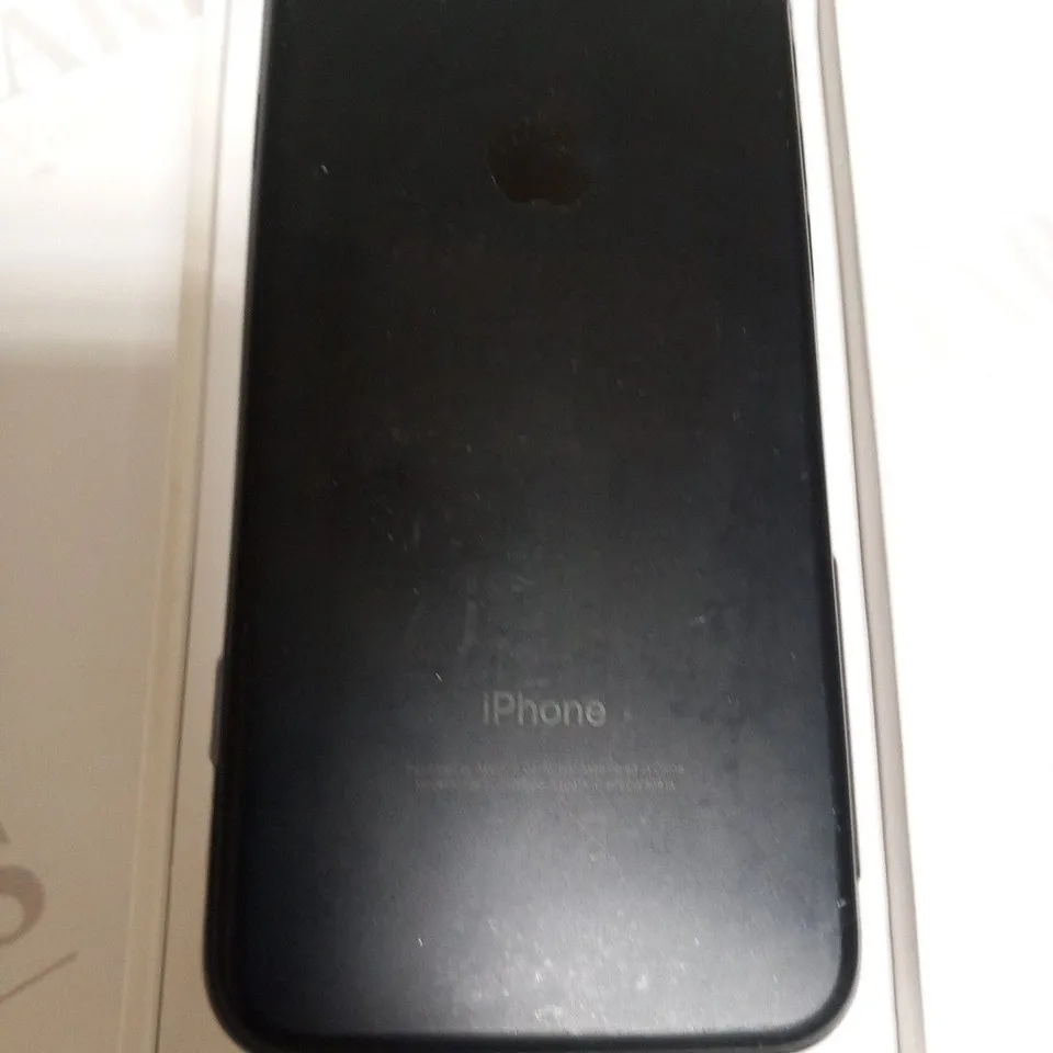 BOXED APPLE IPHONE 7 MOBILE PHONE