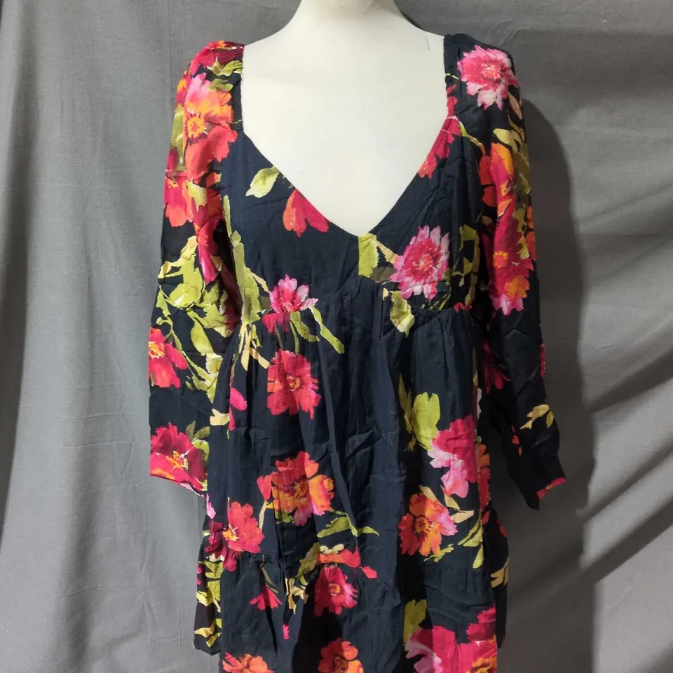 NOBODY'S CHILD MARTI MINI DRESS IN BLACK FLORAL PRINT – UK 14