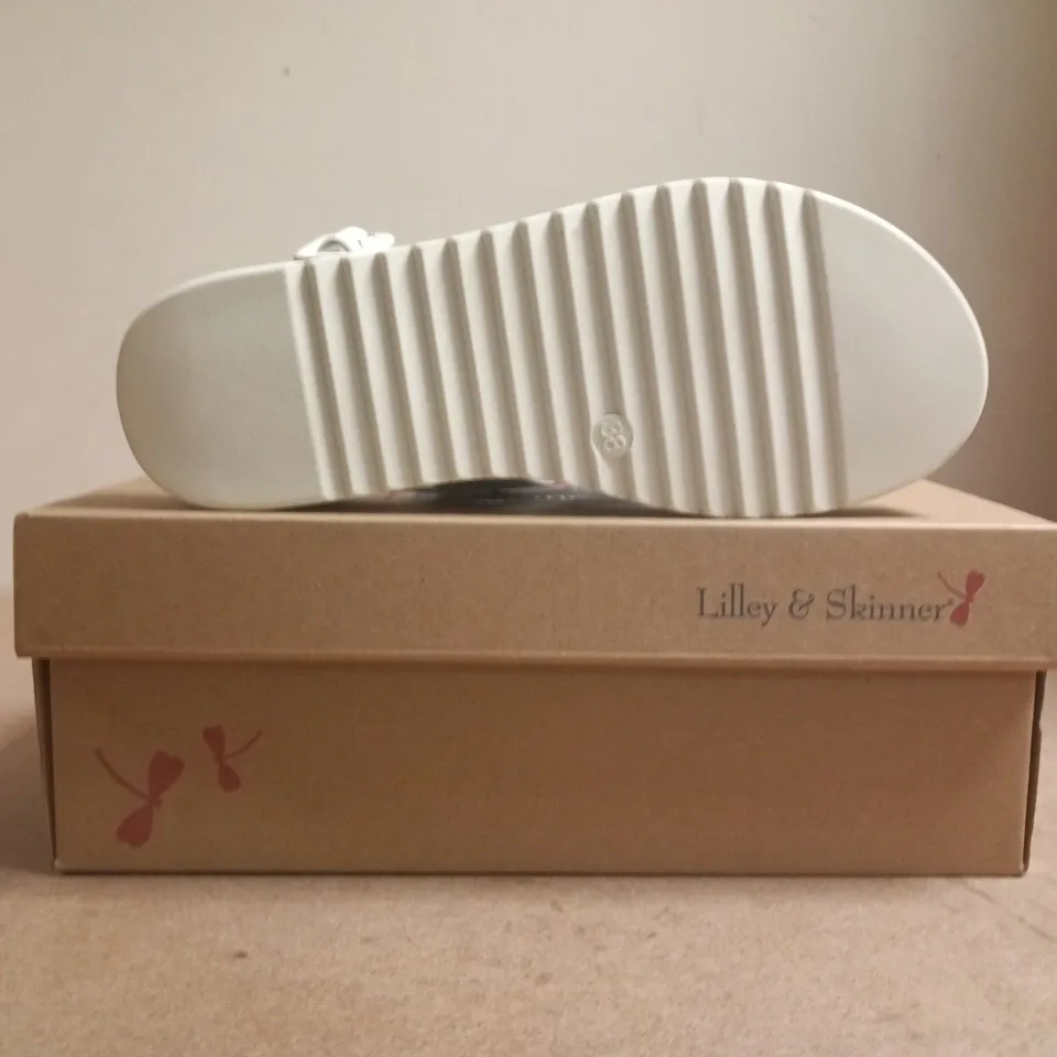 BOXED PAIR OF LILLEY & SKINNER OPEN TOE SANDALS IN WHITE SIZE EU 38