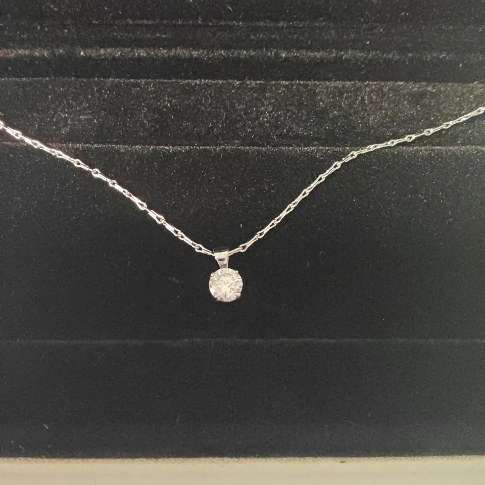18CT WHITE GOLD PENDANT ON CHAIN SET WITH NATURAL DIAMOND