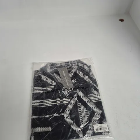 FRENCH CONNECTION BLACK PATTERNED SHIRTT – STYLE 52AZY – SIZE L 