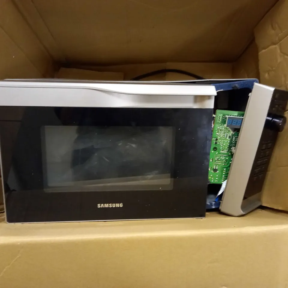 SAMSUNG SILVER MICROWAVE