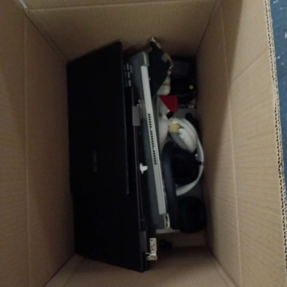 APPROXIMATELY 15 DAMAGED ASSORTED ELECTRICAL PRODUCTS TO INCLUDE LAPTOPS, HEADPHONES ETC