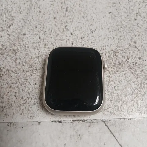 APPLE WATCH SERIES 9 – SILVER ALUMINIUM CASE, BLACK DISPLAY