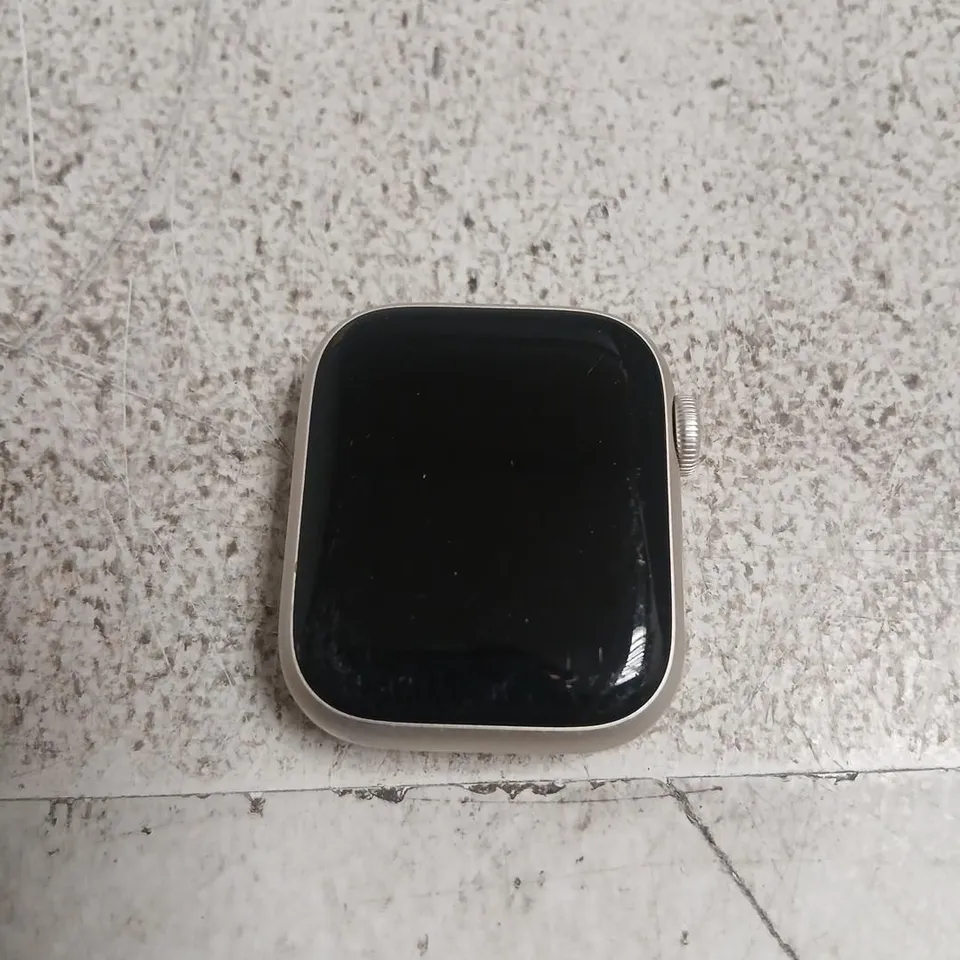 APPLE WATCH SERIES 9 – SILVER ALUMINIUM CASE, BLACK DISPLAY