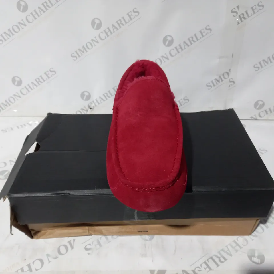 UGG RED SIZE 10 LOAFERS