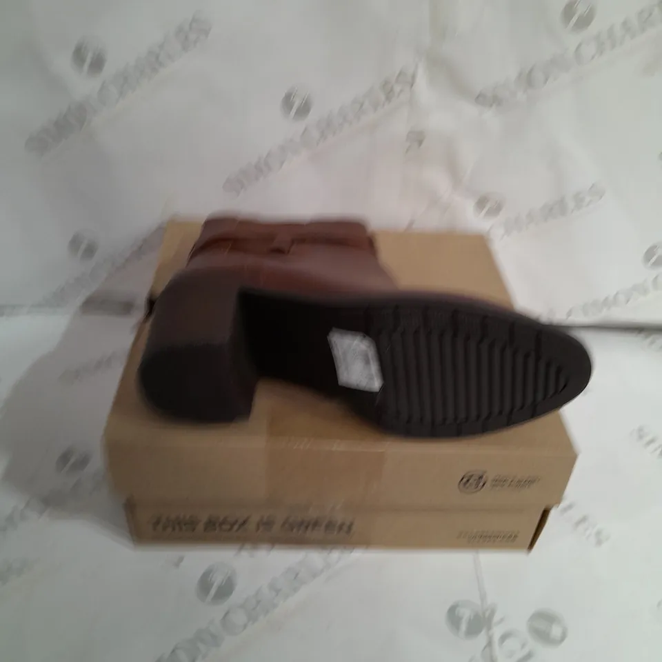 BOXED CLARKS DARK TAN LEATHER WEDGED BOOTS SIZE 7