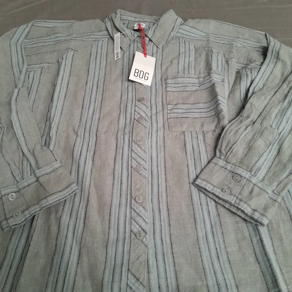 BDG BUTTON UP SHIRT IN BLUE - XS