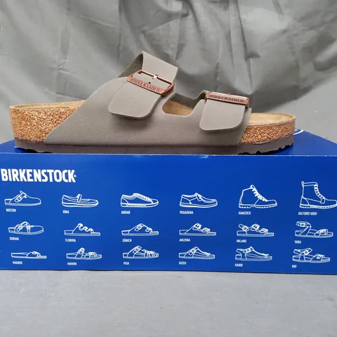 BOXED PAIR OF BIRKENSTOCK ARIZONA BS OPEN TOE SANDALS UK SIZE 5.5