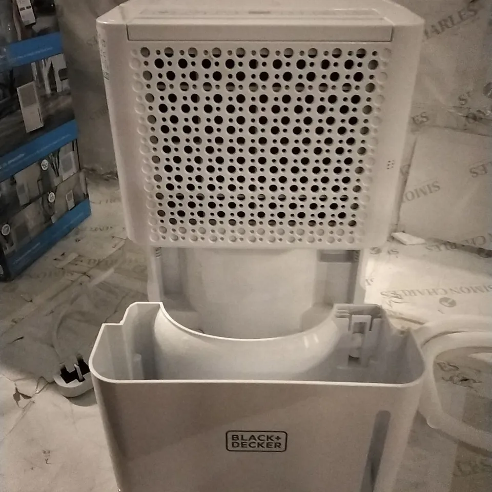 BOXED BLACK AND DECKER 12L SMART DEHUMIDIFIER 