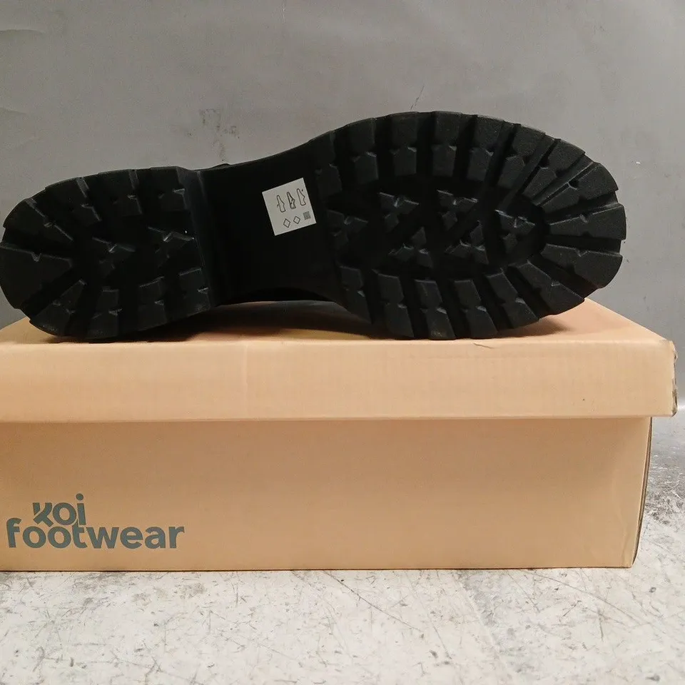 BOXED PAIR OF KOI SAI BLACK MARY JANES SUEDE EDITION IN BLACK SIZE UK 8
