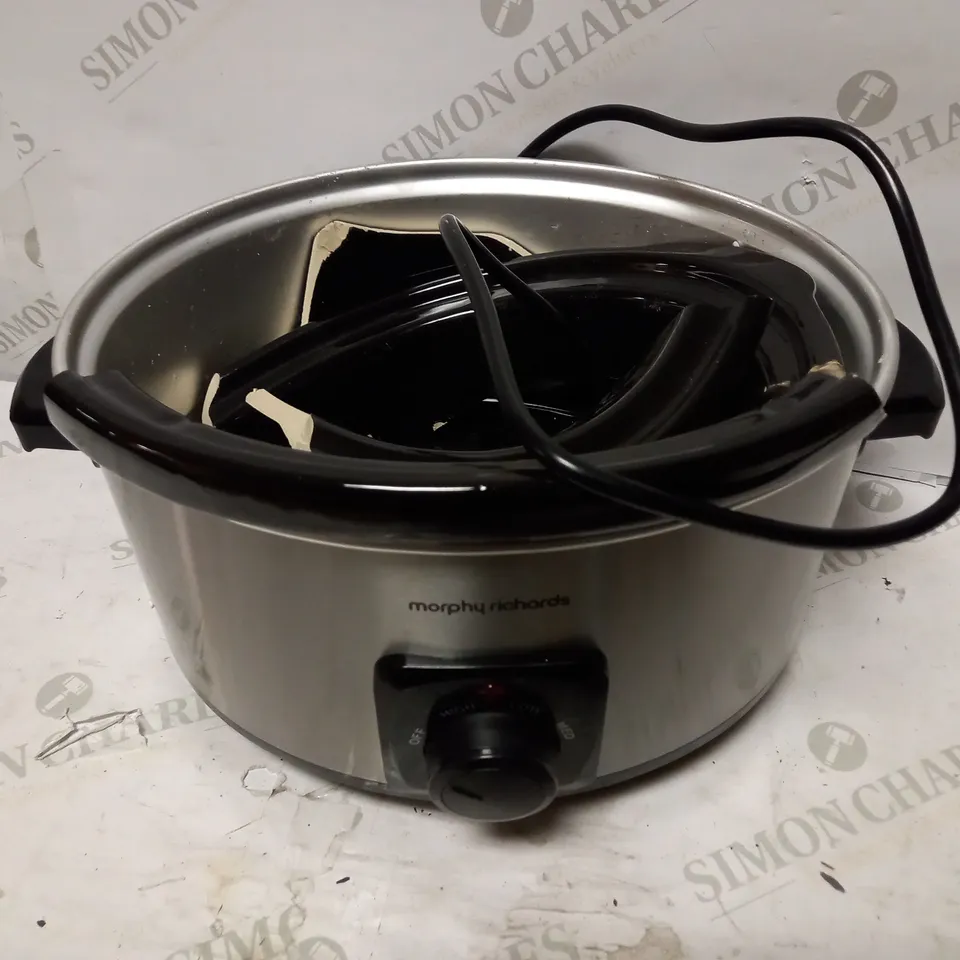 LOT OF 10 ASSORTED ITEMS TO INCLUDE AIDAPT FOLDING MINI FUNCTION TABLE, MORPHY RICHARDS SLOW COOKER (461013), MAGIMIX NESPRESSO VERTUO PLUS, ETC - COLLECTION ONLY