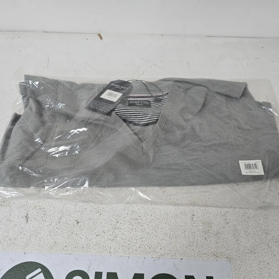 BAGGED BRAVE SOUL V-NECK TOP IN GREY - XL