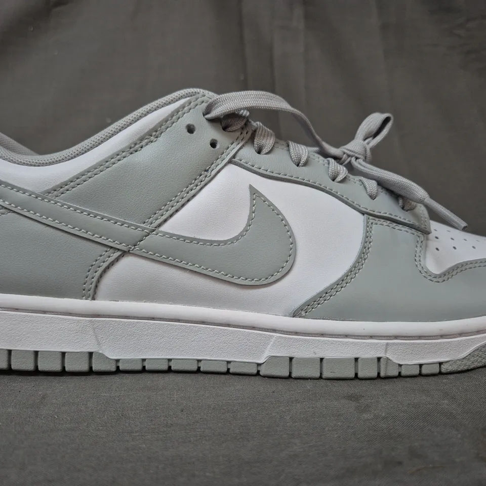 BOXED PAIR OF NIKE DUNK LOW RETRO SHOES IN GREY/WHITE UK SIZE 8.5