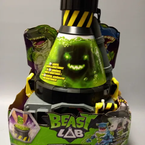 BOXED BEAST LAB SHARK BEAST CREATOR